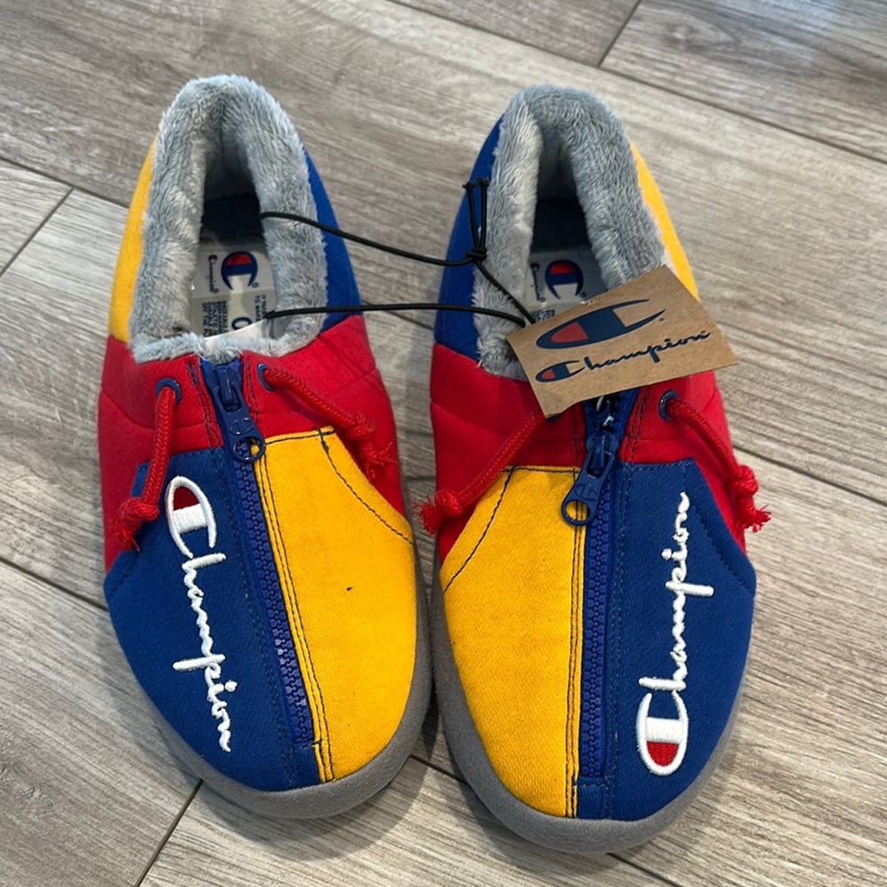 NWT! Champion Men's University ZIP Come Together Slipper Shoes